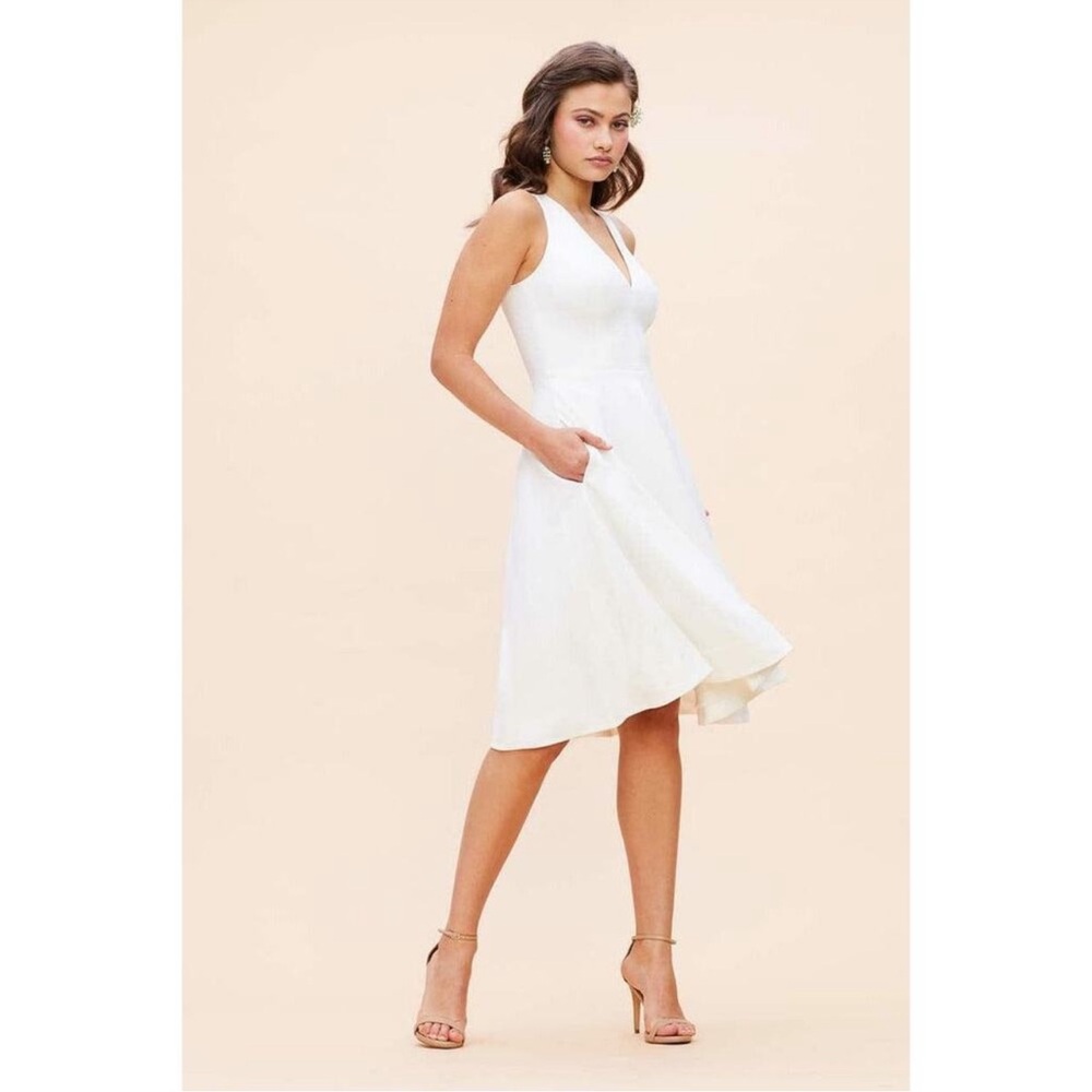 Dress The Population Catalina Crepe V-Neck Sleeveless A-Line Dress - Picture 2 of 9
